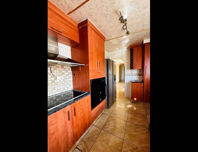 3 BEDROOM HOUSE FOR SALE IN ZAKARIYYA PARK